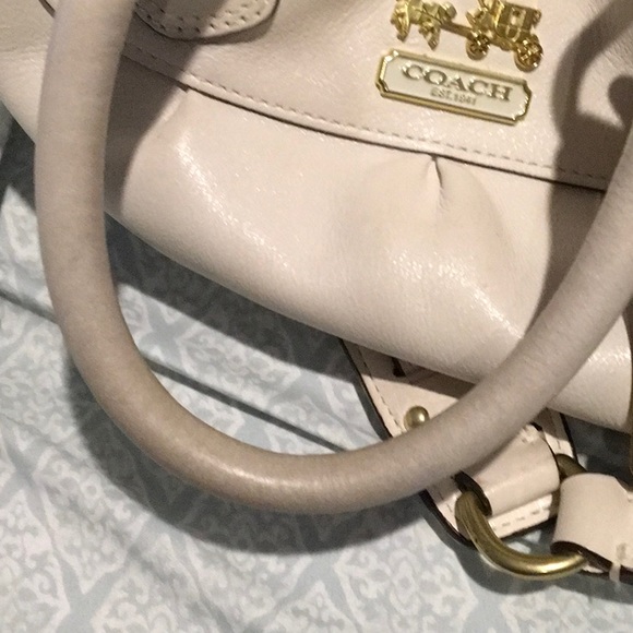 Coach satchel white with scarf and small wallet. - Picture 7 of 7